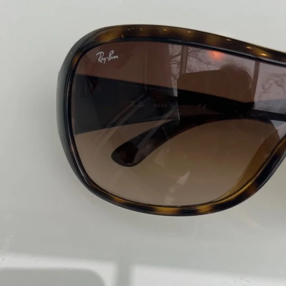 Ray-Ban Tortoiseshell Frame Brown Gradient Lens Women’s Sunglasses - Picture 2 of 6